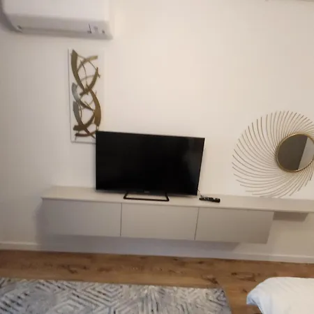 Ivory 11 *