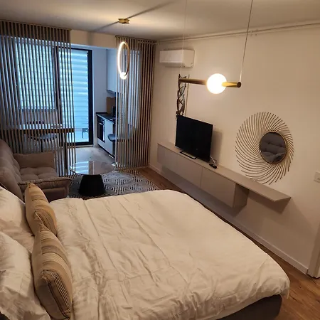 Ivory 11 Apartment *