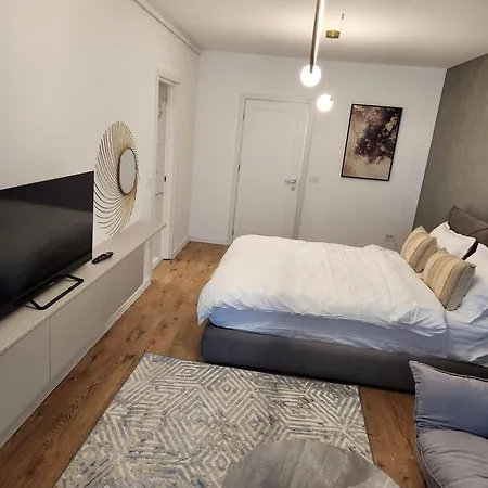 Apartment Ivory 11 *