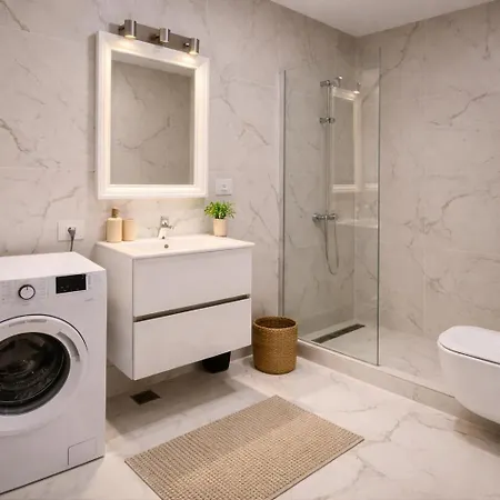 Ivory Stylish Studio, Pipera - Park View With Paid Parking Available * בוקרשט