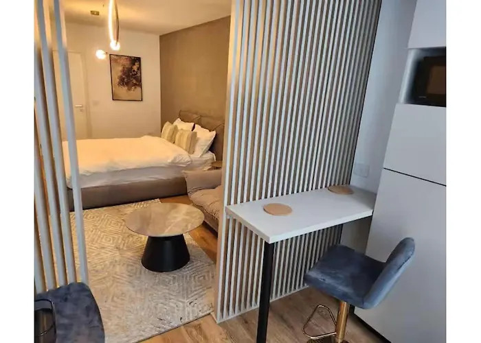 Ivory Stylish Studio, Pipera - Park View With Paid Parking Available דירה *